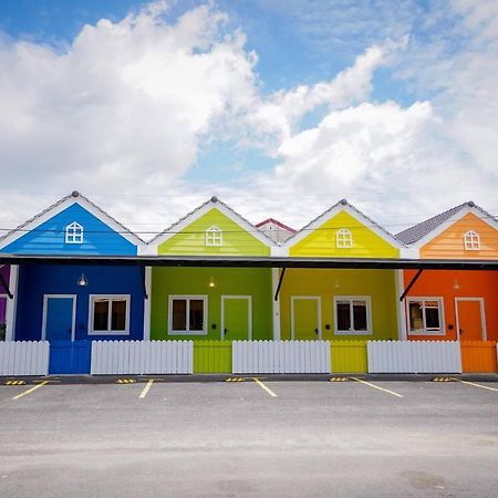 Auranad Tinyhouse Bandar Tanah Merah Wifi Netflix Екстер'єр фото