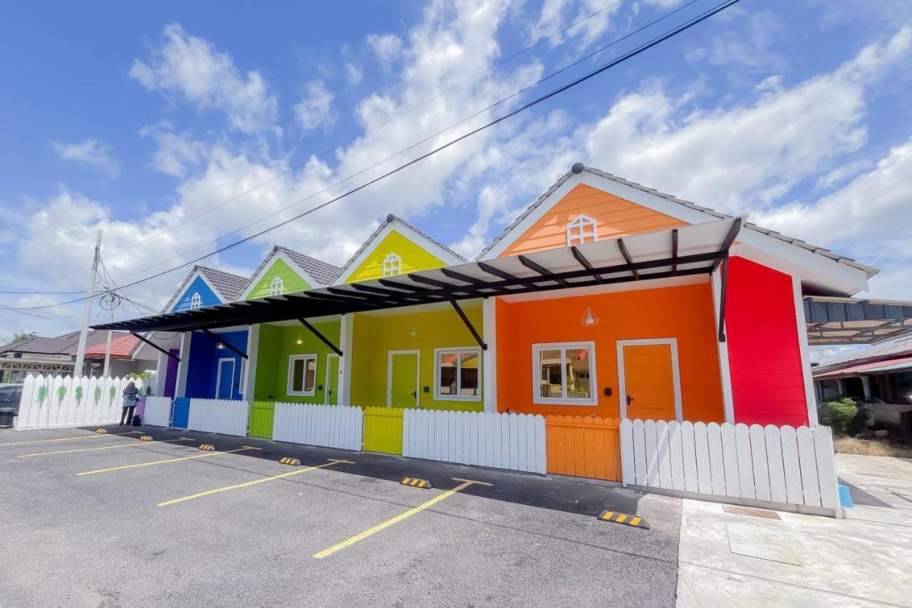 Auranad Tinyhouse Bandar Tanah Merah Wifi Netflix Екстер'єр фото
